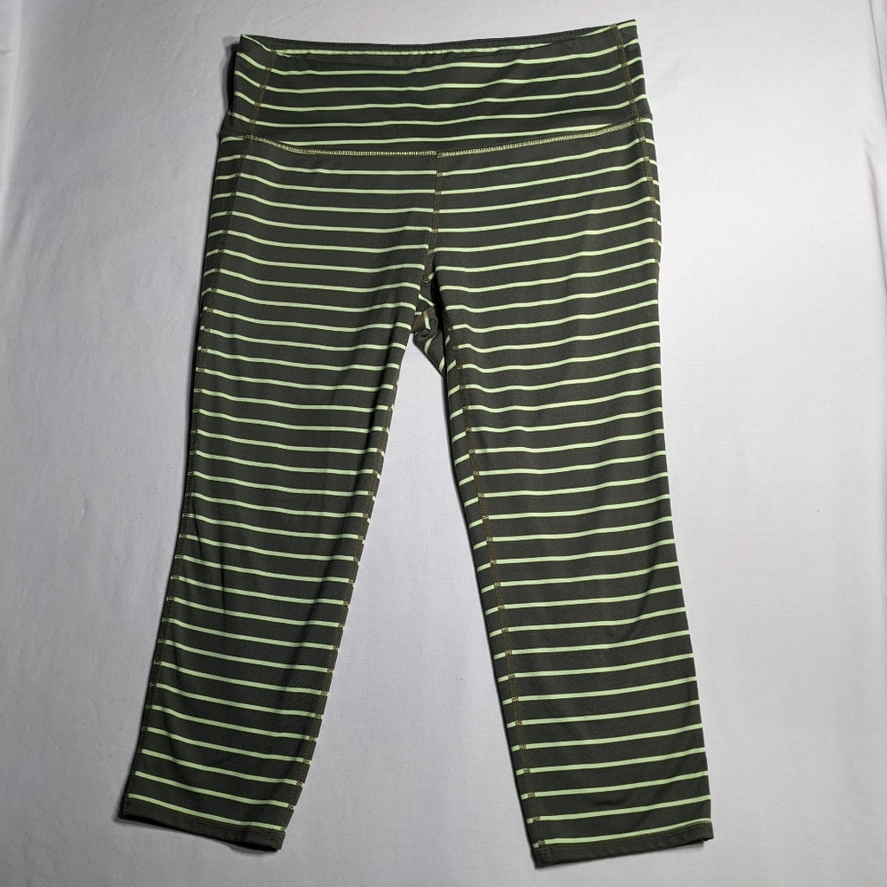 Athleta M Chaturanga Capri Legging Green Stripe Yoga Athletic Coastal Grandma